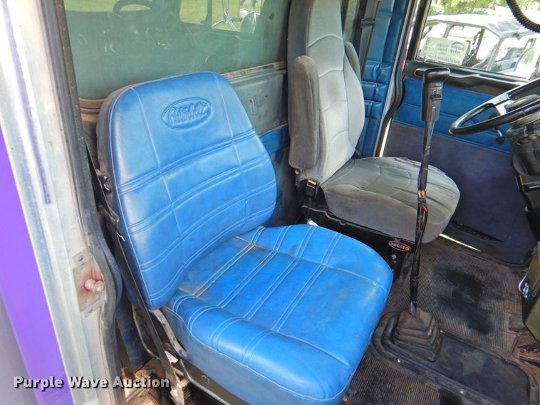 image for item DP4380 1999 Peterbilt 385  silage truck