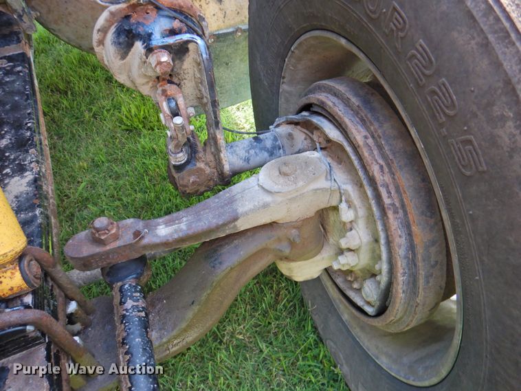 image for item DP4380 1999 Peterbilt 385  silage truck