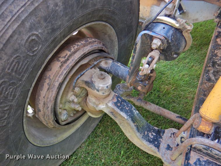 image for item DP4380 1999 Peterbilt 385  silage truck