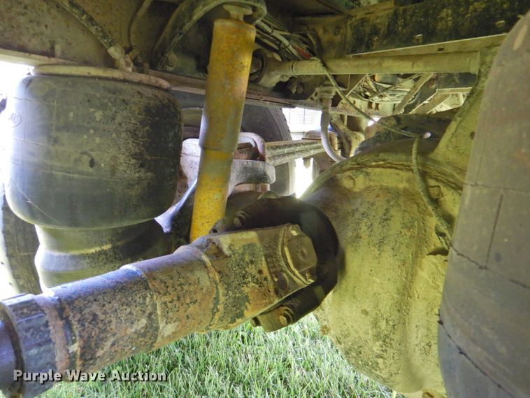 image for item DP4380 1999 Peterbilt 385  silage truck