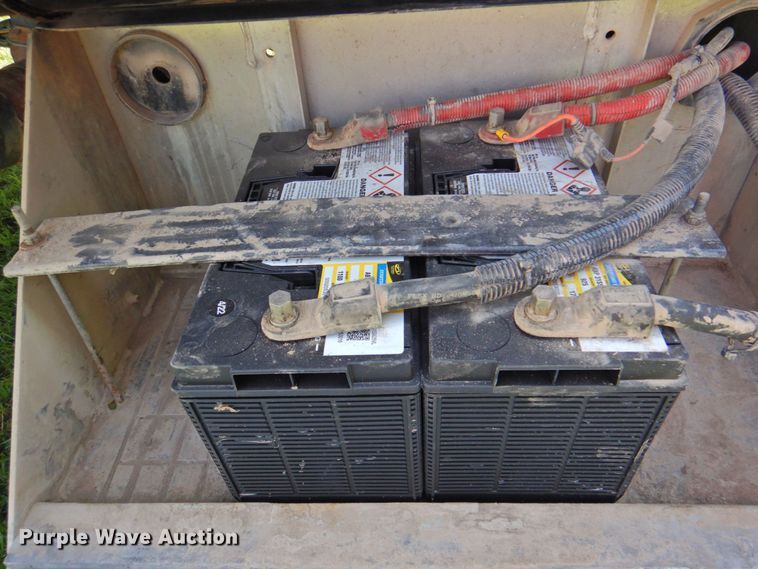 image for item DP4380 1999 Peterbilt 385  silage truck