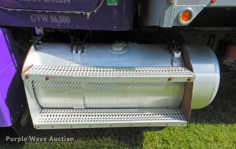 image for item DP4380 1999 Peterbilt 385  silage truck