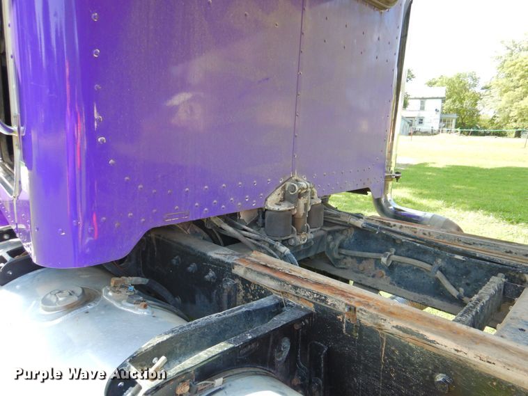 image for item DP4380 1999 Peterbilt 385  silage truck