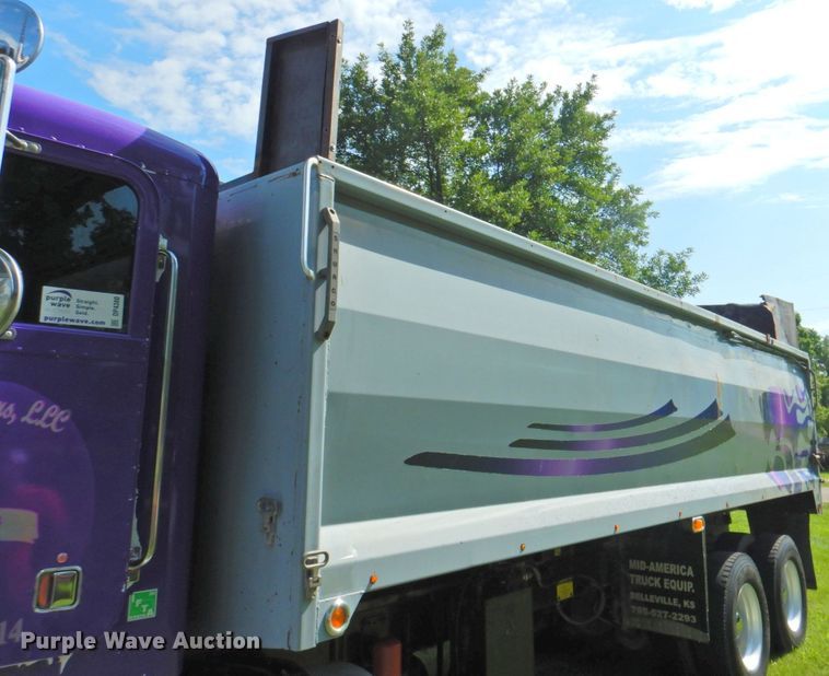 image for item DP4380 1999 Peterbilt 385  silage truck