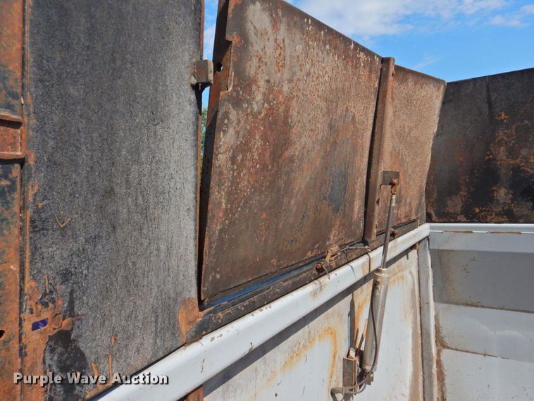 image for item DP4380 1999 Peterbilt 385  silage truck