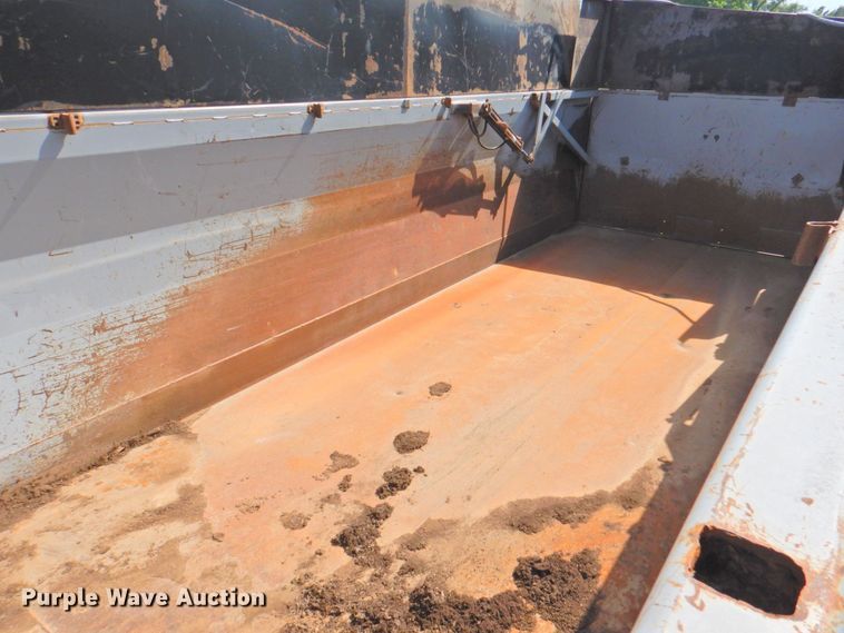 image for item DP4380 1999 Peterbilt 385  silage truck