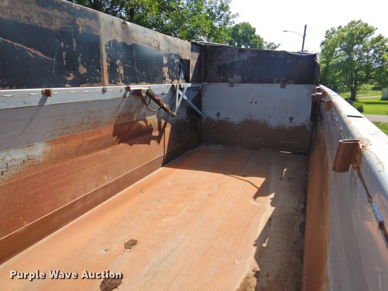 image for item DP4380 1999 Peterbilt 385  silage truck