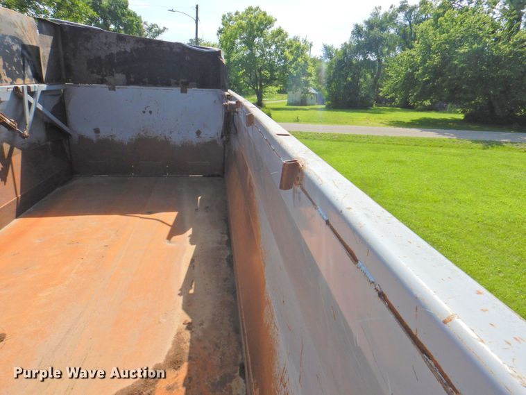 image for item DP4380 1999 Peterbilt 385  silage truck