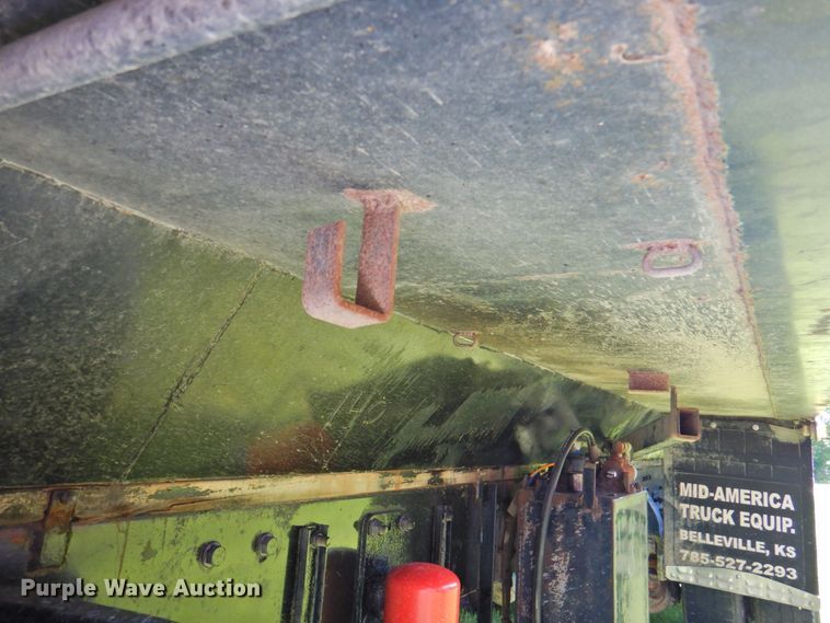 image for item DP4380 1999 Peterbilt 385  silage truck