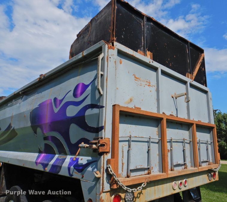 image for item DP4380 1999 Peterbilt 385  silage truck