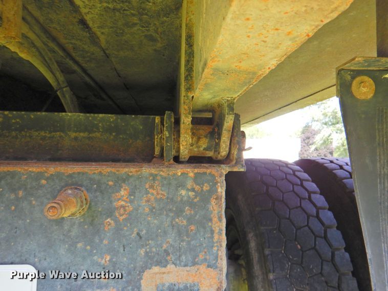 image for item DP4380 1999 Peterbilt 385  silage truck