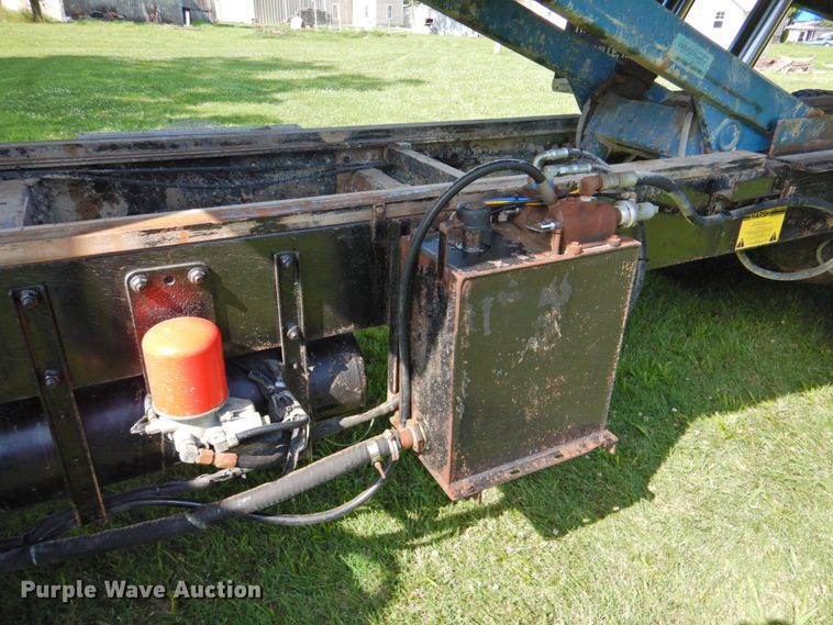 image for item DP4380 1999 Peterbilt 385  silage truck