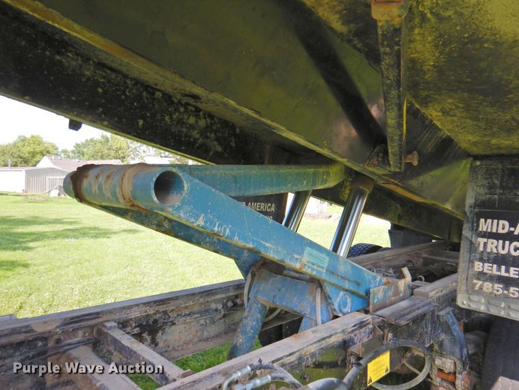 image for item DP4380 1999 Peterbilt 385  silage truck