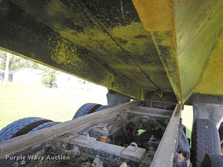 image for item DP4380 1999 Peterbilt 385  silage truck