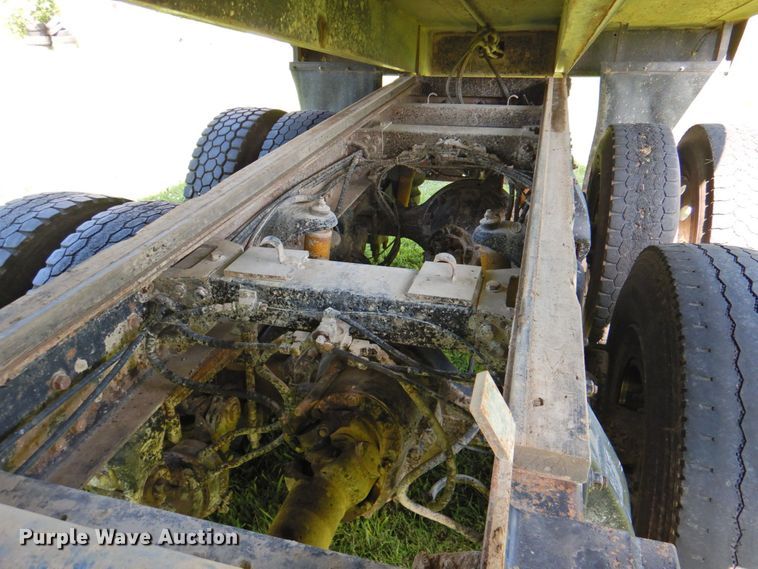 image for item DP4380 1999 Peterbilt 385  silage truck