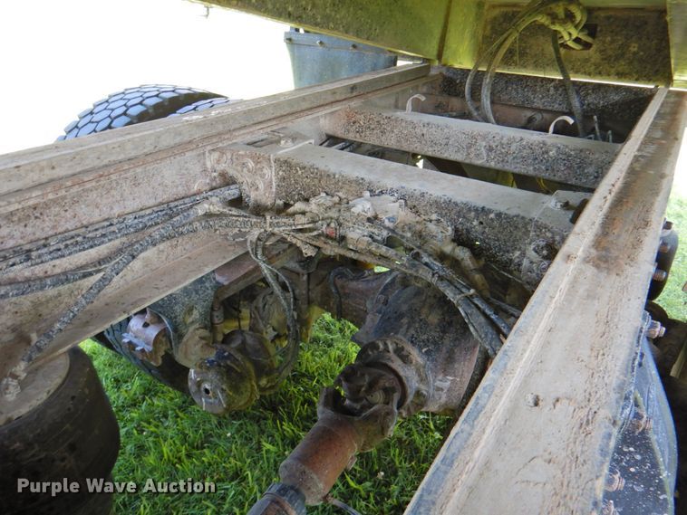 image for item DP4380 1999 Peterbilt 385  silage truck