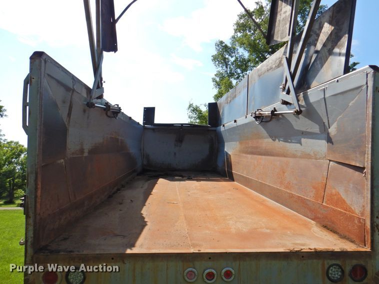 image for item DP4380 1999 Peterbilt 385  silage truck