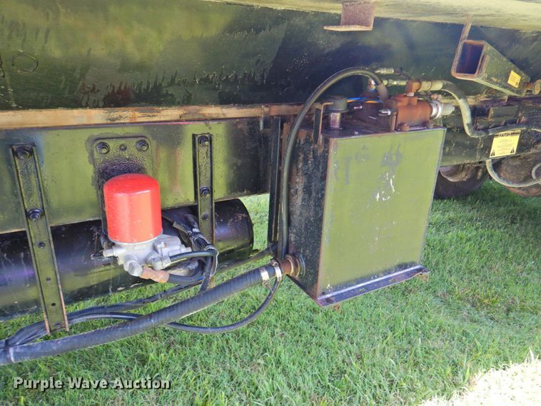 image for item DP4380 1999 Peterbilt 385  silage truck