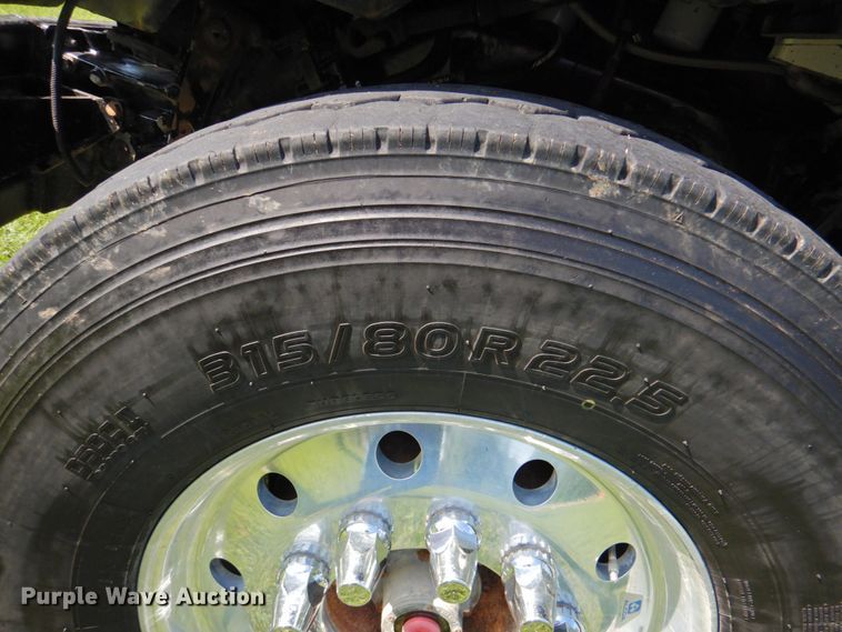 image for item DP4380 1999 Peterbilt 385  silage truck