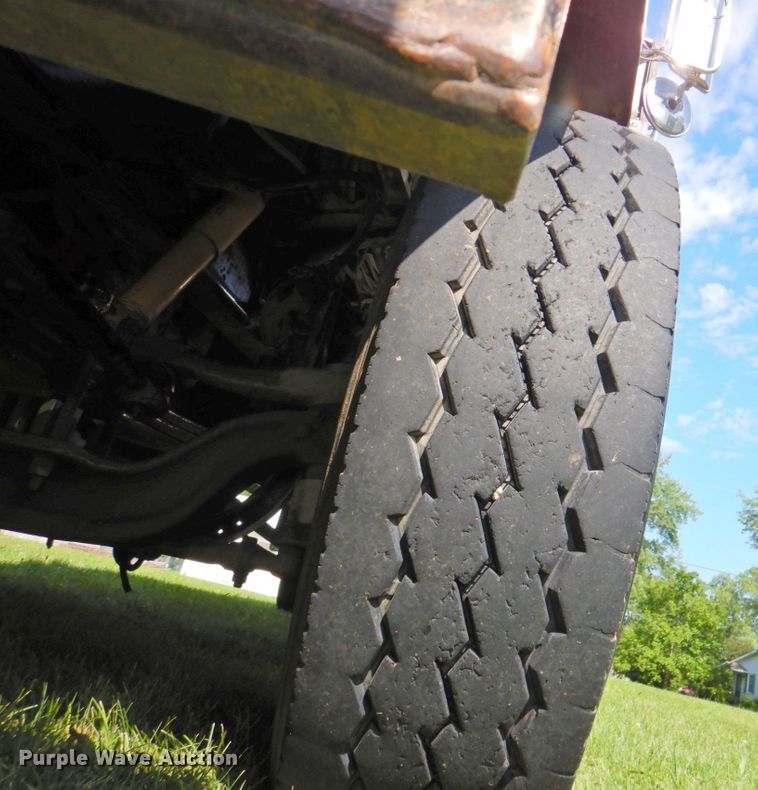 image for item DP4380 1999 Peterbilt 385  silage truck