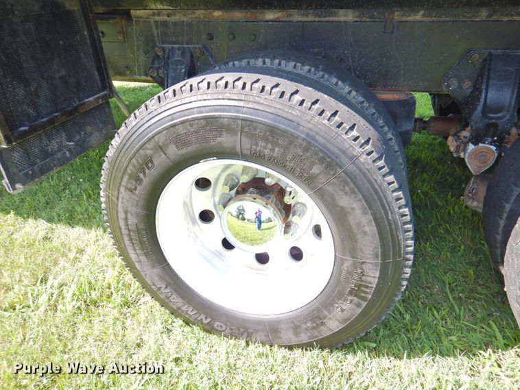 image for item DP4380 1999 Peterbilt 385  silage truck