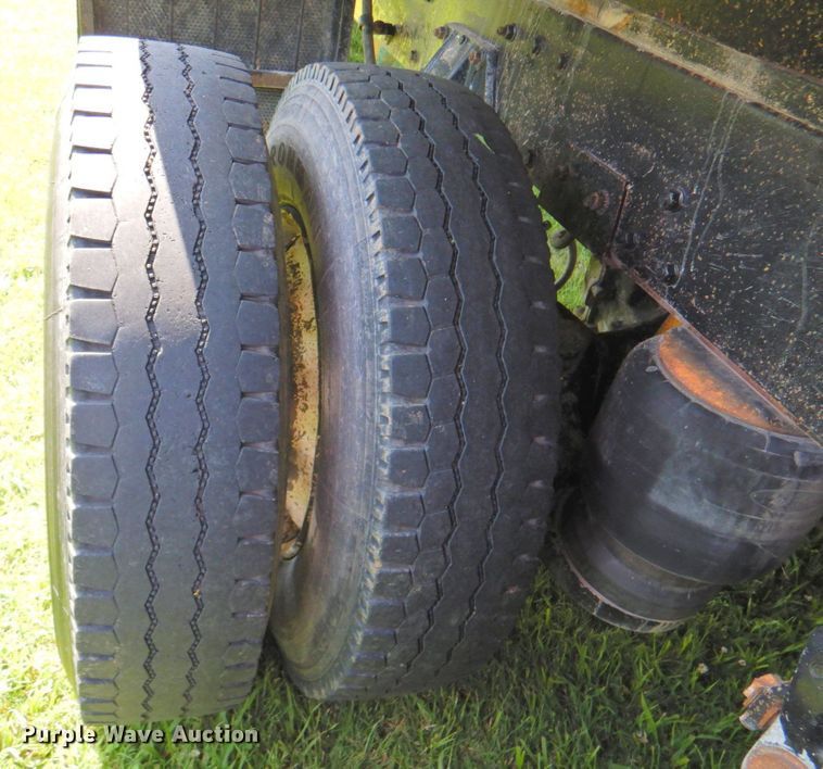 image for item DP4380 1999 Peterbilt 385  silage truck