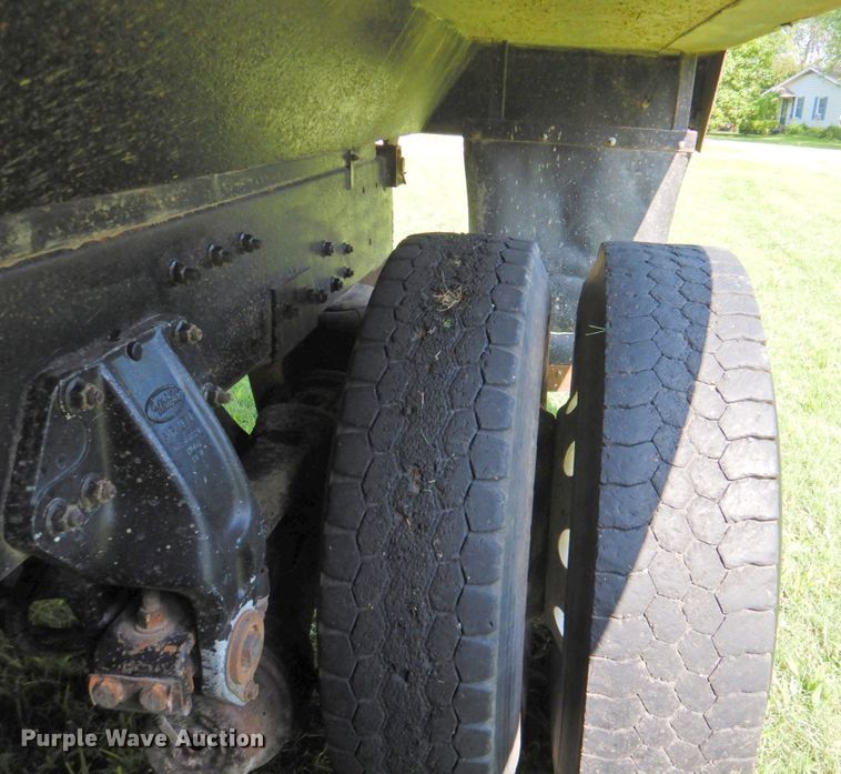 image for item DP4380 1999 Peterbilt 385  silage truck