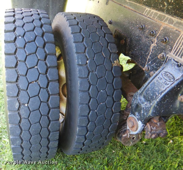 image for item DP4380 1999 Peterbilt 385  silage truck