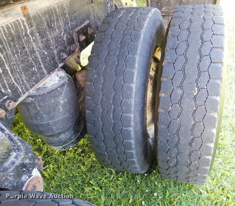 image for item DP4380 1999 Peterbilt 385  silage truck