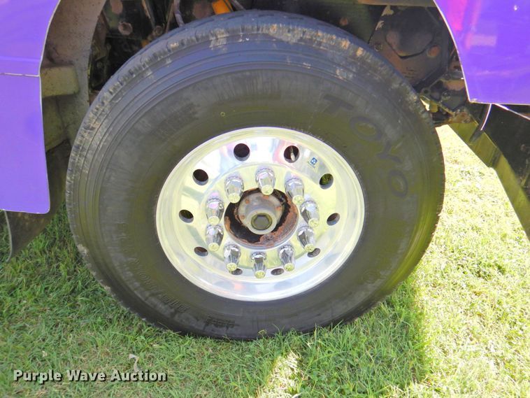 image for item DP4380 1999 Peterbilt 385  silage truck