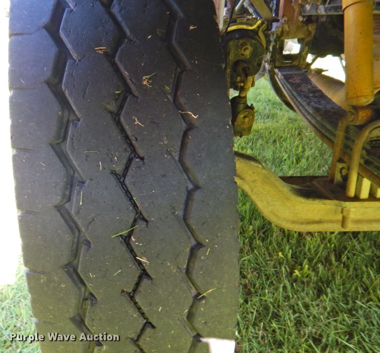 image for item DP4380 1999 Peterbilt 385  silage truck