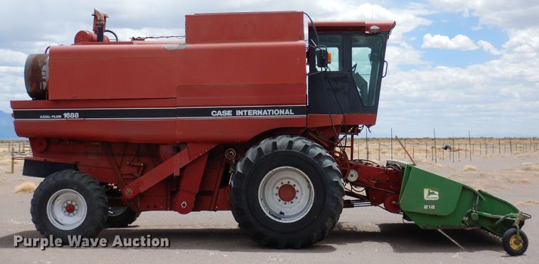 image for item DR1209 1994 Case IH 1688  combine
