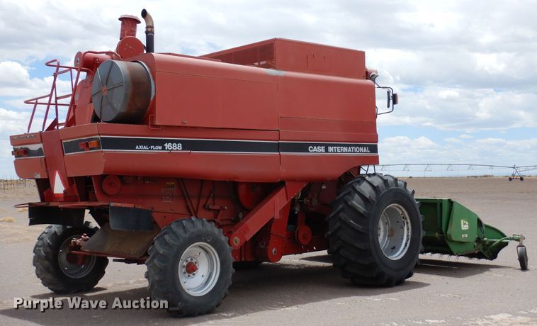 image for item DR1209 1994 Case IH 1688  combine
