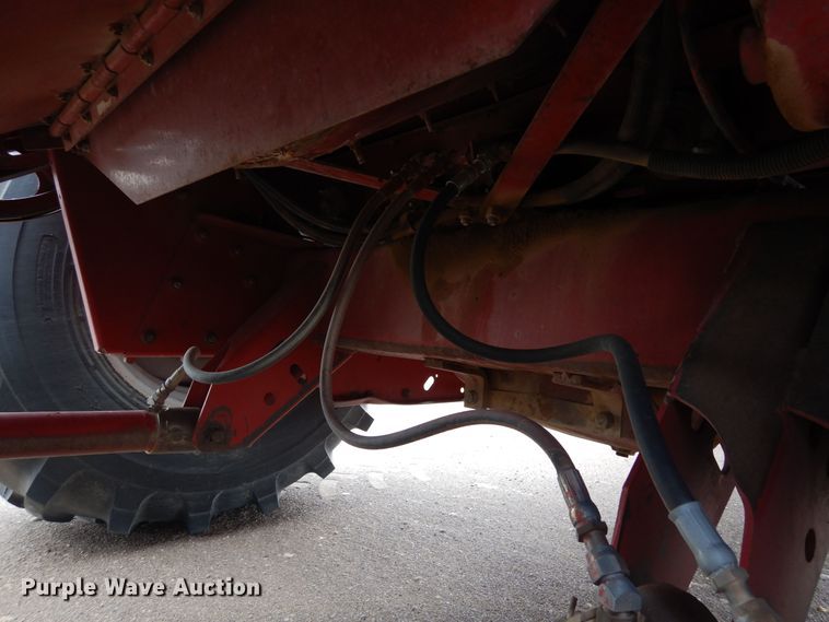 image for item DR1209 1994 Case IH 1688  combine