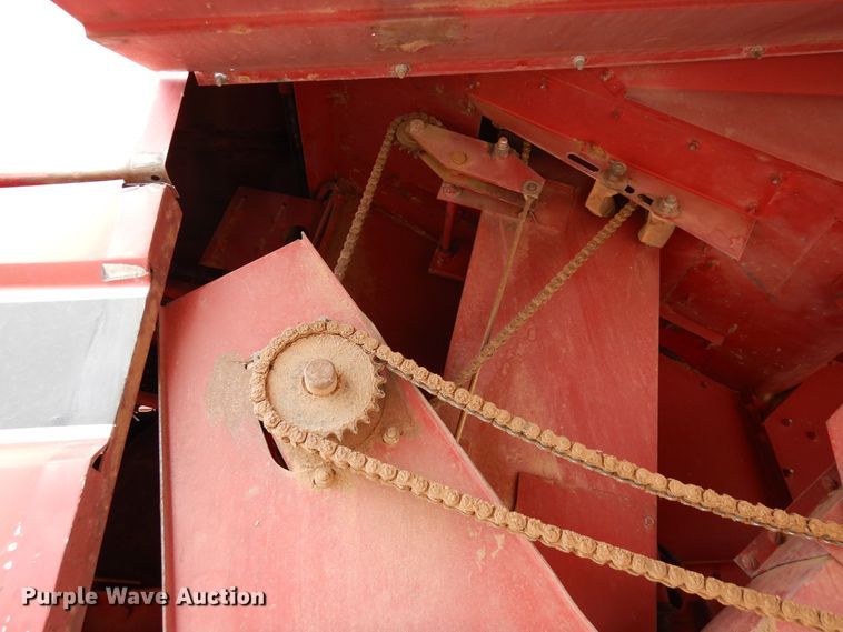 image for item DR1209 1994 Case IH 1688  combine