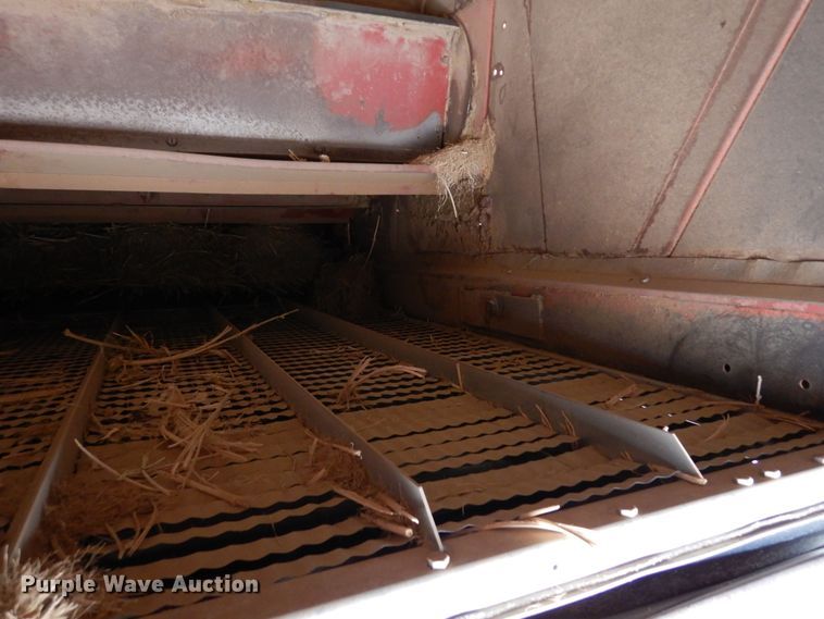 image for item DR1209 1994 Case IH 1688  combine