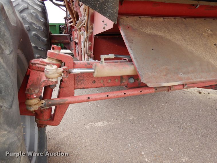 image for item DR1209 1994 Case IH 1688  combine