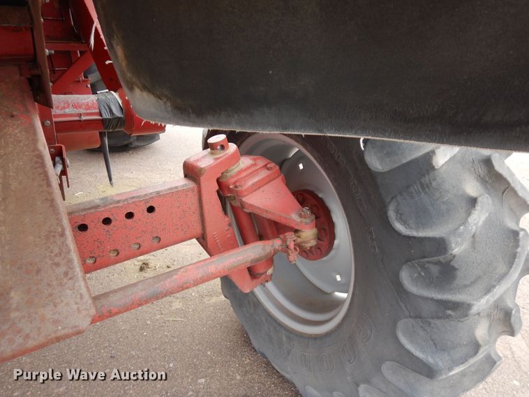image for item DR1209 1994 Case IH 1688  combine