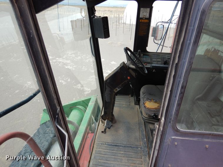 image for item DR1209 1994 Case IH 1688  combine