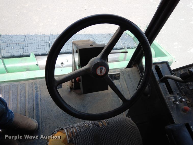 image for item DR1209 1994 Case IH 1688  combine