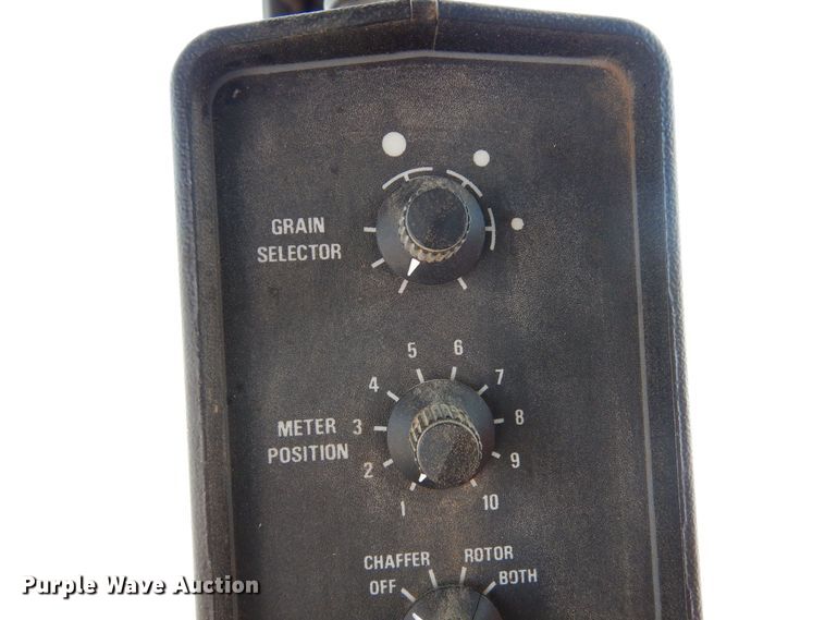 image for item DR1209 1994 Case IH 1688  combine