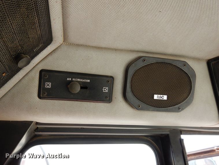 image for item DR1209 1994 Case IH 1688  combine