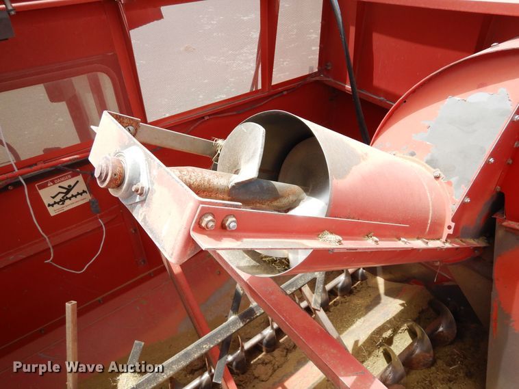 image for item DR1209 1994 Case IH 1688  combine