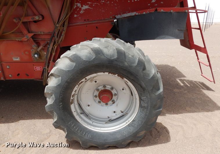 image for item DR1209 1994 Case IH 1688  combine