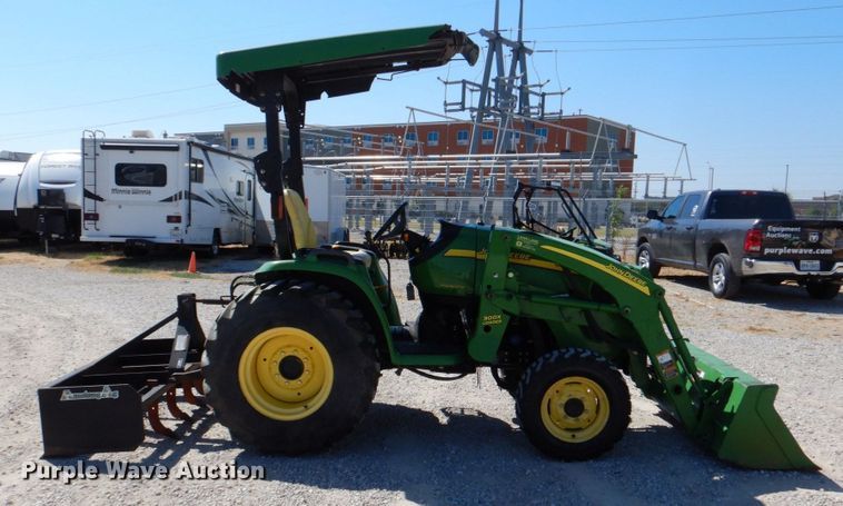 image for item DR1925 2008 John Deere 3320  MFWD tractor