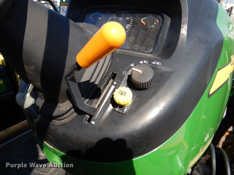 image for item DR1925 2008 John Deere 3320  MFWD tractor