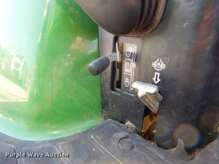 image for item DR1925 2008 John Deere 3320  MFWD tractor