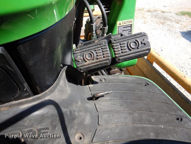 image for item DR1925 2008 John Deere 3320  MFWD tractor