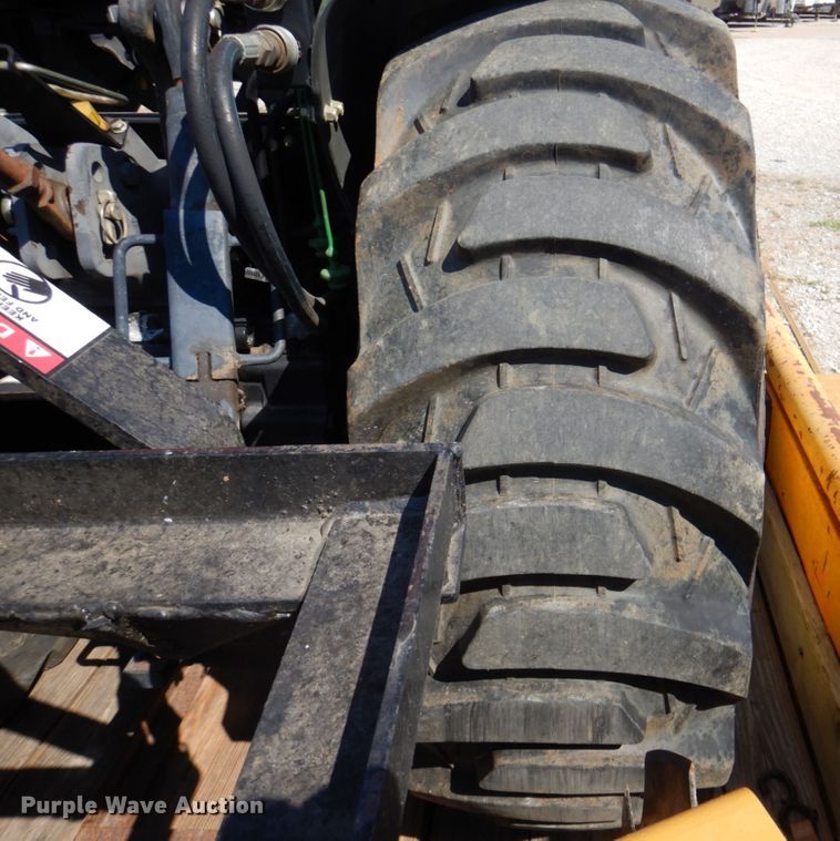 image for item DR1925 2008 John Deere 3320  MFWD tractor