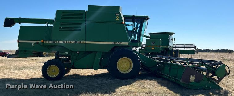 image for item DS8378 1992 John Deere 9600  combine